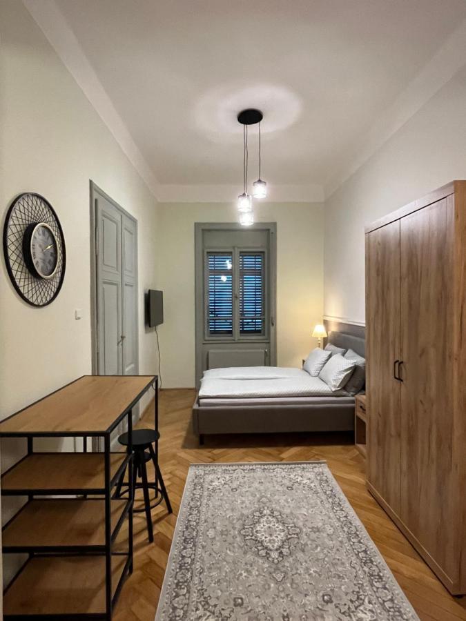 Barty Downtown Apart 1 Тимишоара Экстерьер фото